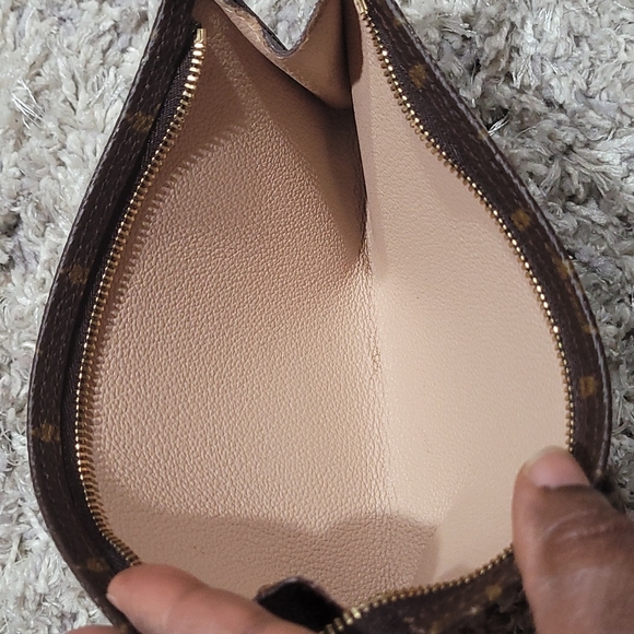 Louis Vuitton Cosmetics Pouch / Pochette - Picture 10 of 16